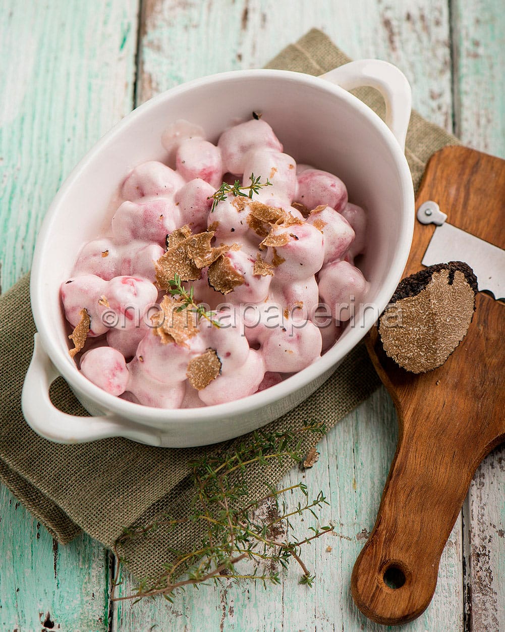 Gnocchi alla barbabietola con crema al tartufo Gnocchi alla barbabietola con crema al tartufo
