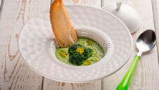 Vellutata di broccoli e patate, un buon piatto caldo Vellutata di broccoli e patate, un buon piatto caldo
