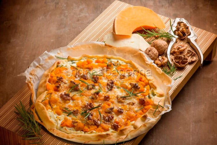 Crostata salata con zucca, taleggio e noci. Perfetta! Crostata salata con zucca