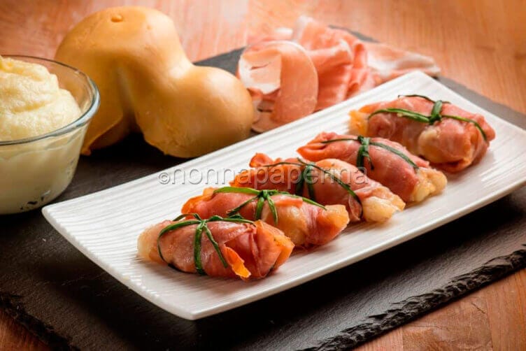 Involtini di crudo con sorpresa