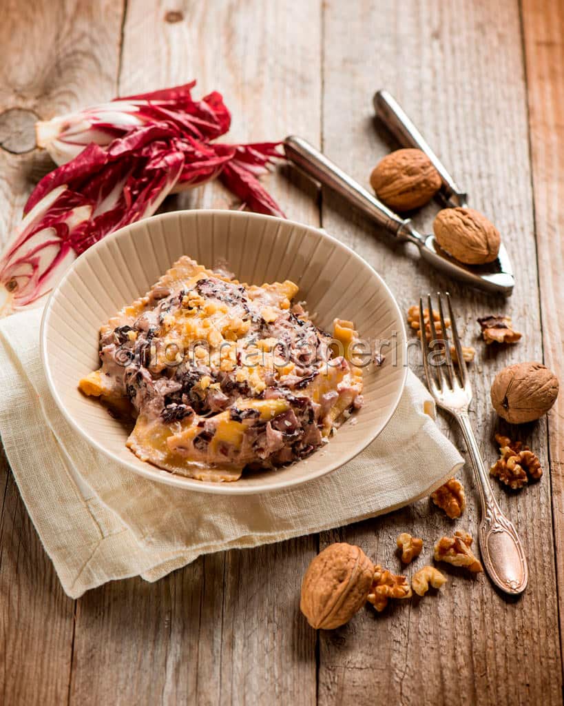 Triangoli caprino e radicchio rosso Triangoli caprino e radicchio rosso