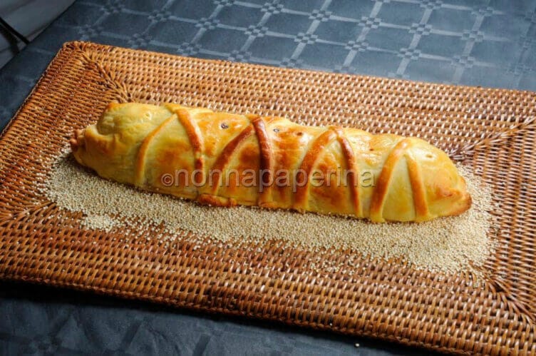 Strudel rustico con scarola e speck