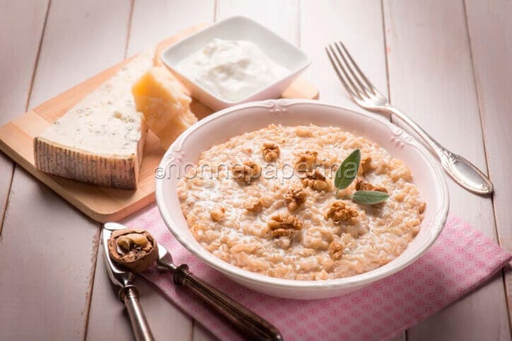 Risotto al gorgonzola e noci Risotto al gorgonzola e noci