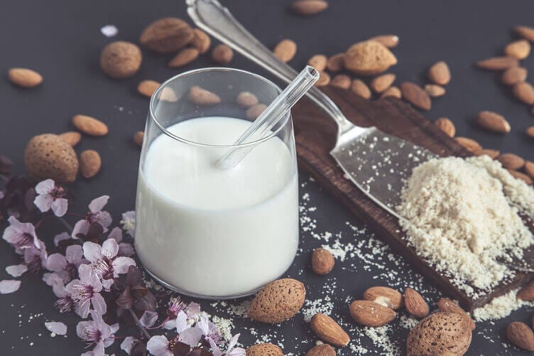 latte di mandorla