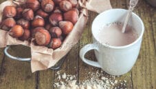 Latte di nocciole e anacardi, perfetto per gli sportivi