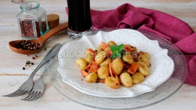 Gnocchi al salmone e doppio pepe