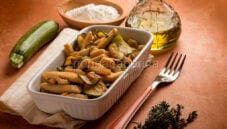 Straccetti di pollo con zucchine al profumo di timo