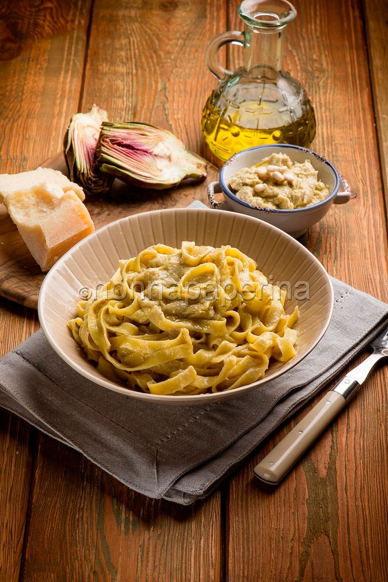 Tagliatelle di ceci ai carciofi Tagliatelle di ceci ai carciofi