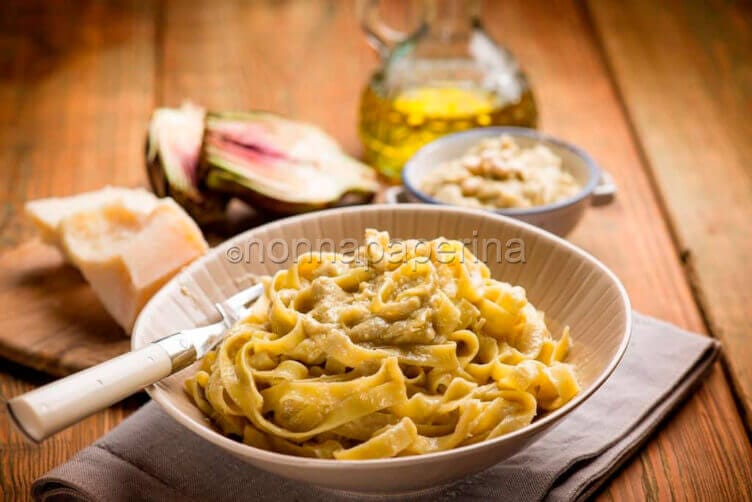 Tagliatelle di ceci ai carciofi
