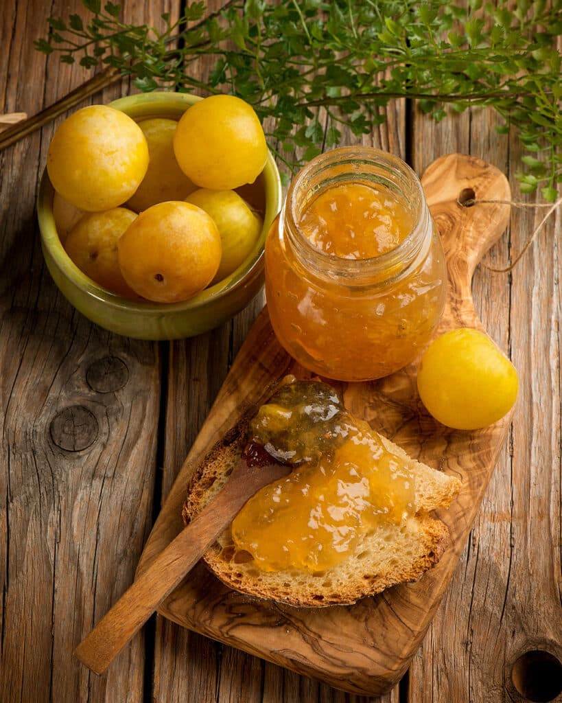 Confettura di prugne gialle o susine