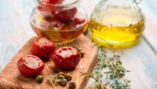 Peperoni ripieni sfiziosi e sempre pronti all’uso