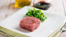 Tartare con olive taggiasche, un antipasto di classe