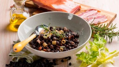 Minestra di ceci neri