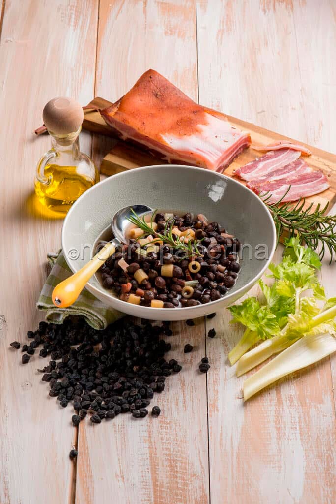 minestra di ceci neri
