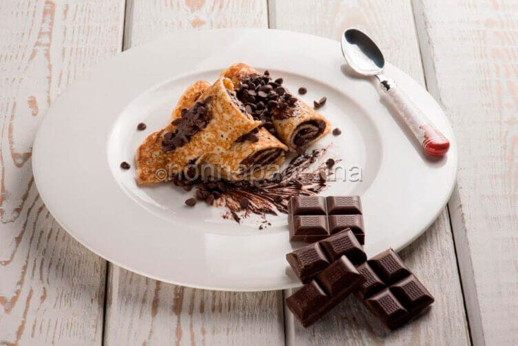 Ricetta veloce delle crepes al miele e ricotta Crepes con ricotta e miele