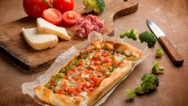 Crostatine con taleggio e broccoli