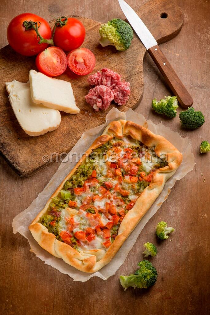 Crostatine con taleggio e broccoli (