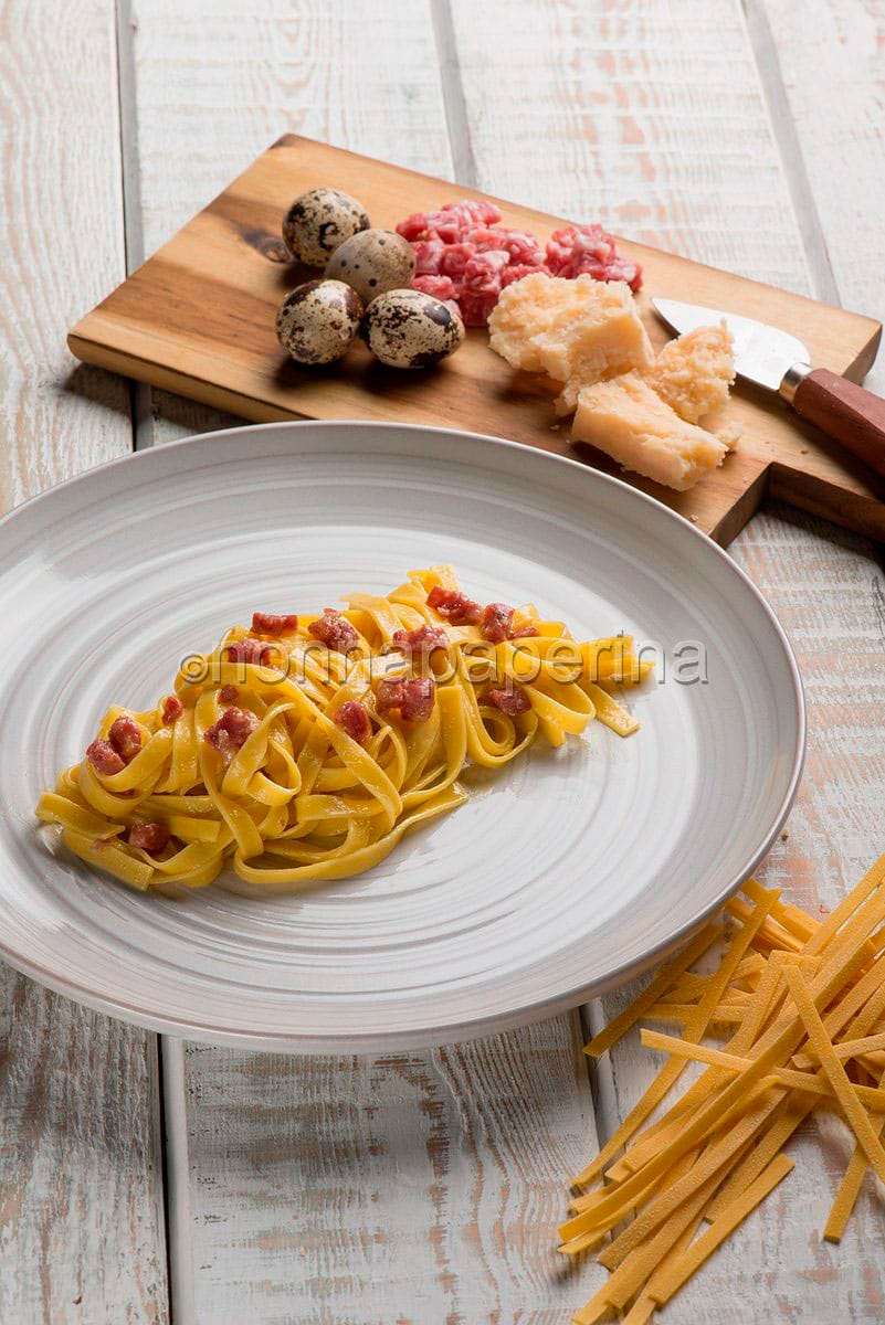 Tagliatelle alla carbonara con uova di quaglia Tagliatelle alla carbonara con uova di quaglia