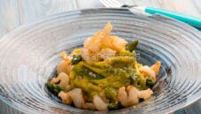 Gustose Tagliatelle con asparagi e gamberi