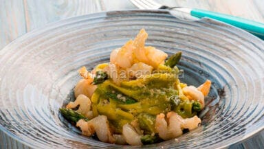 Tagliatelle con asparagi e gamberi
