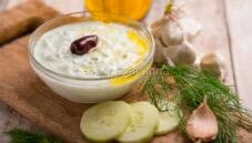 Tzatziki , la sfiziosa salsa tipica greca Tzatziki , la sfiziosa salsa tipica greca