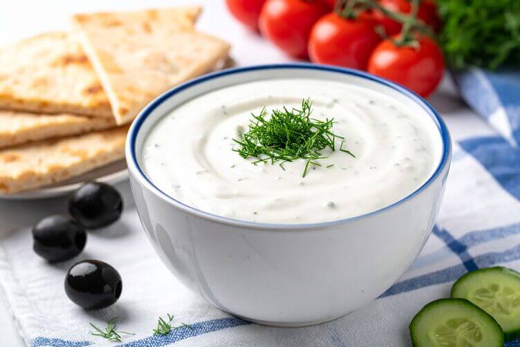 Tzatziki, the delicious classic Greek sauce salsa tzatziki,