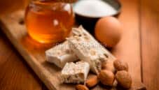 Torrone morbido con le mandorle o cioccolato? Delizia!