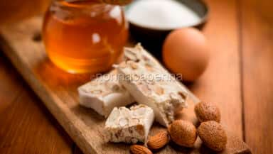 Torrone morbido con le mandorle