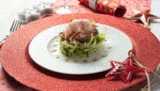 Carpaccio di spigola, insalata di puntarelle e acciughe