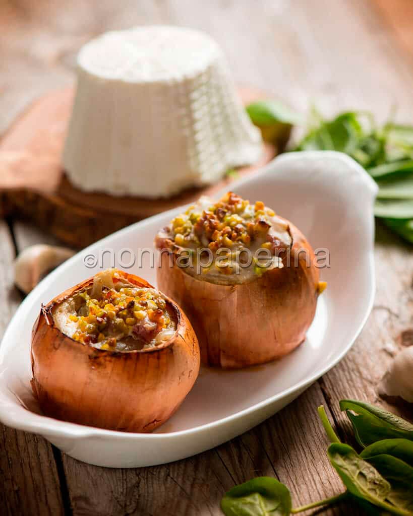 Cipolle ripiene con ricotta e bietole