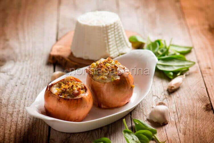 Cipolle ripiene con ricotta e bietole