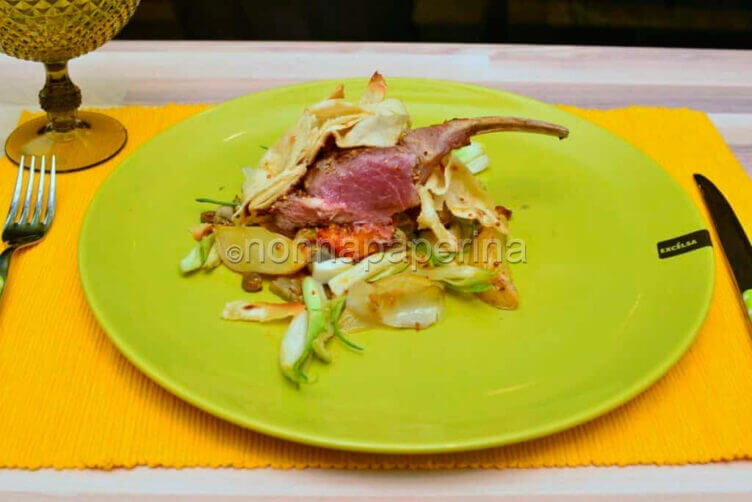 costoletta di agnello su cuore di carciofo