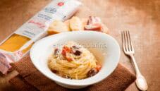 Spaghetti con olive greche e rigatino toscano