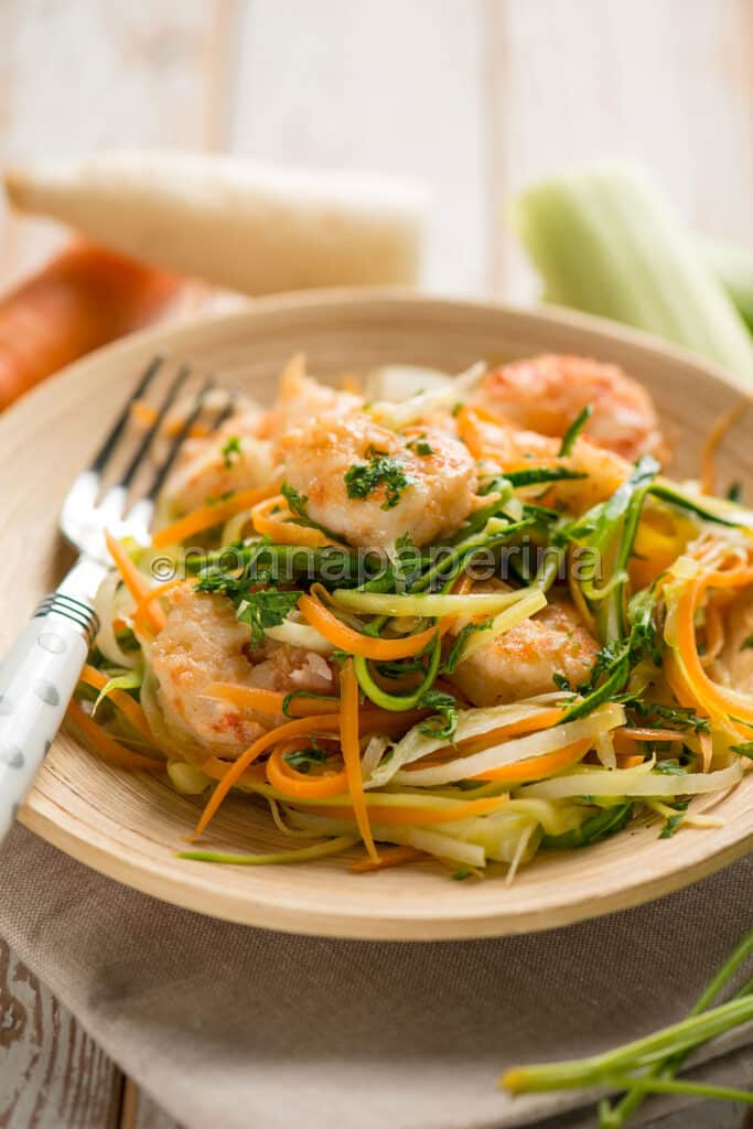 Spaghetti di verdura con mazzancolle