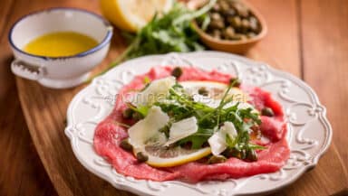 Carpaccio di manzo con capperi