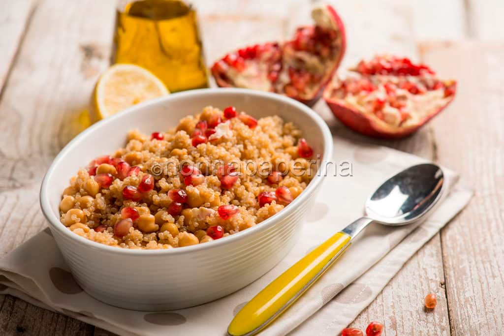 Insalata di quinoa con ceci e melagrana