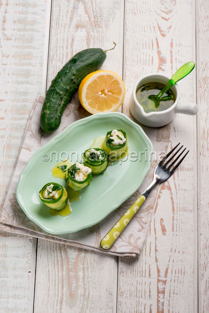 Involtini di cetriolo al formaggio caprino