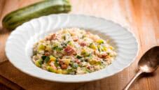 Risotto con zucchine e pancetta, un primo semplice e gustoso