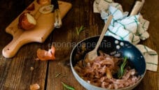 Un veloce e ottimo contorno: Cipolle stufate
