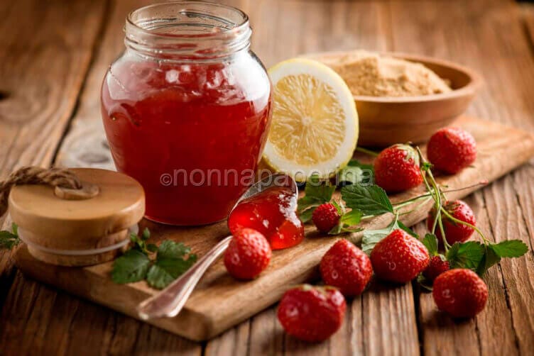 Confettura di fragole Confettura di fragole