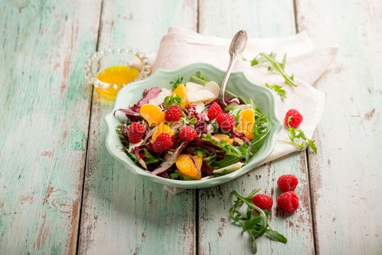 Insalata di radicchio rosso finocchi e lamponi