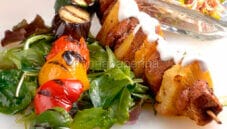 Spiedini di tacchino al forno con verdure Spiedini di tacchino al forno con verdure