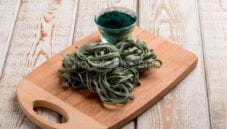 Tagliatelle con la spirulina, integratore naturale Tagliatelle con la spirulina, integratore naturale