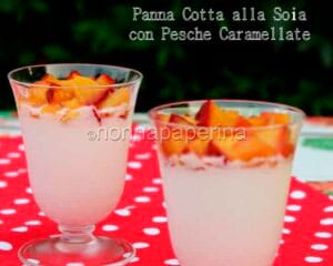 Panna cotta alla soia con pesche caramellate Panna cotta alla soia con pesche caramellate