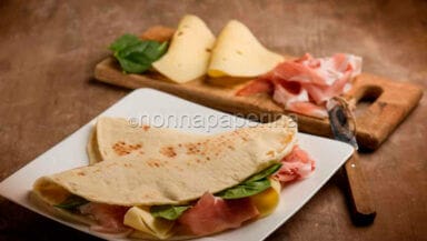 piadina farcita con crudo