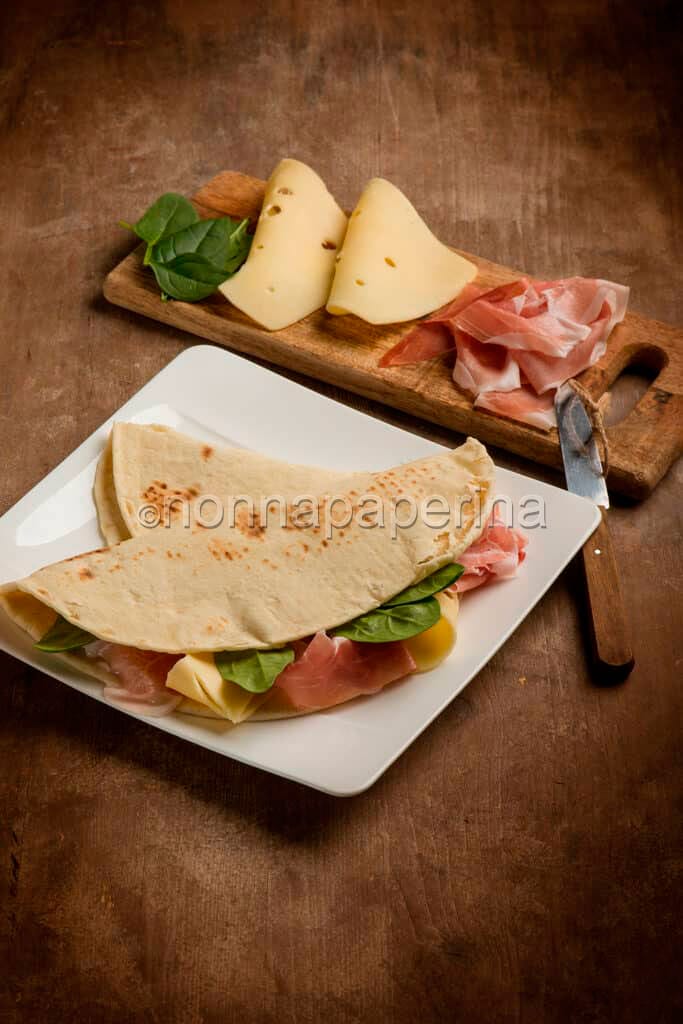 piadina farcita con crudo