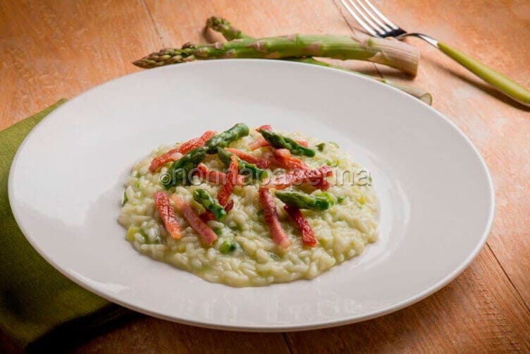 Risotto con asparagi e speck: Risotto con asparagi e speck: