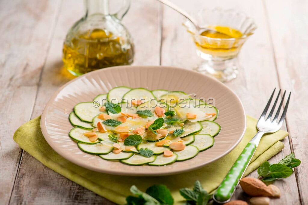 Carpaccio di zucchine alle mandorle