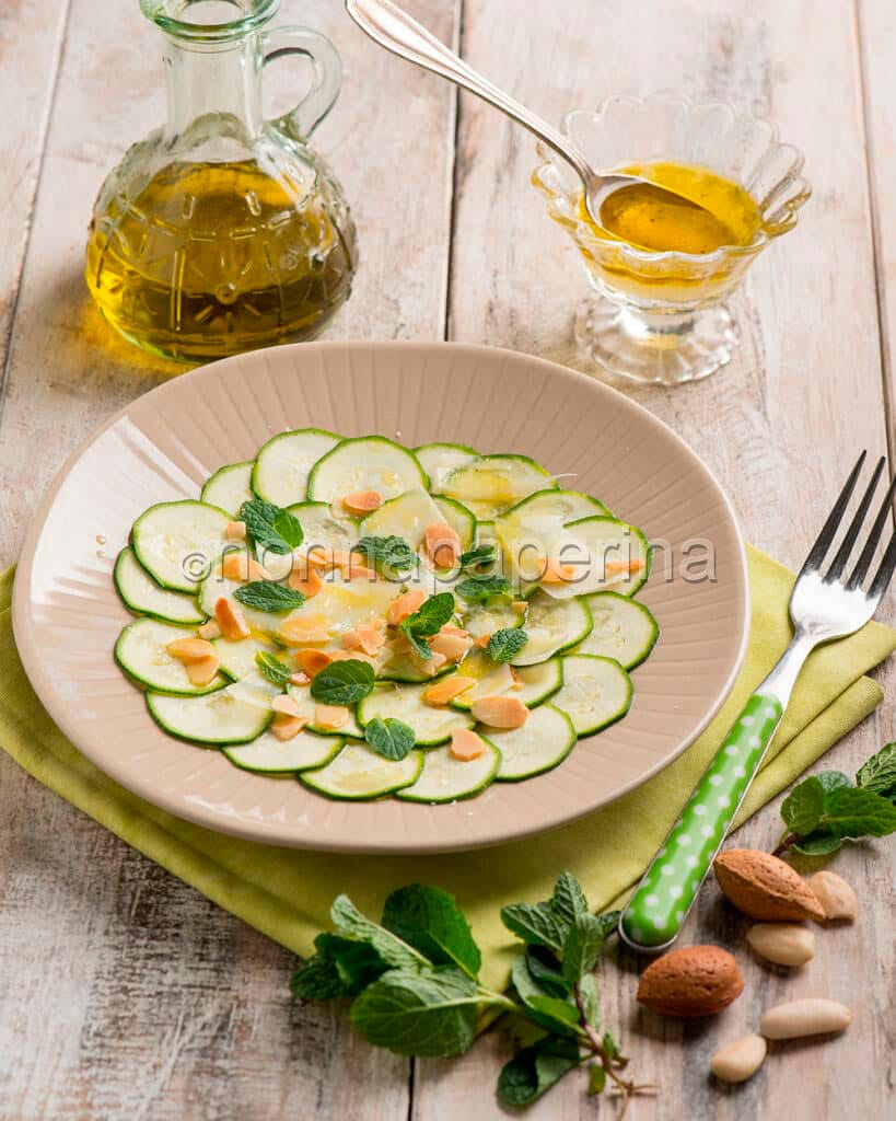 Carpaccio di zucchine alle mandorle