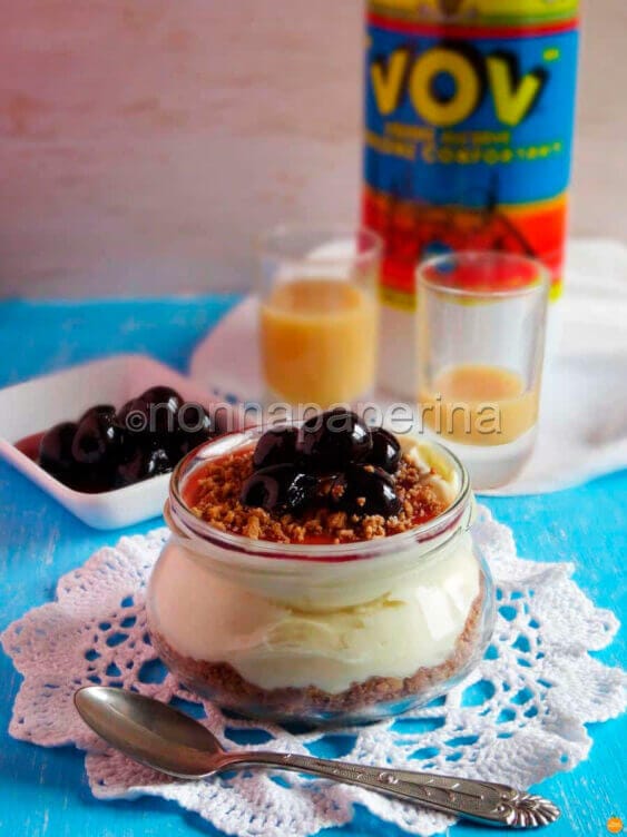 Cheesecake al Vov con amarene nel barattolo